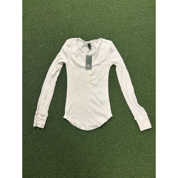 Wild Fable Henley Tee Shirt Women’s XXS Cream Long Sleeve Ribbed Cute Comfort - Picture 1 of 4